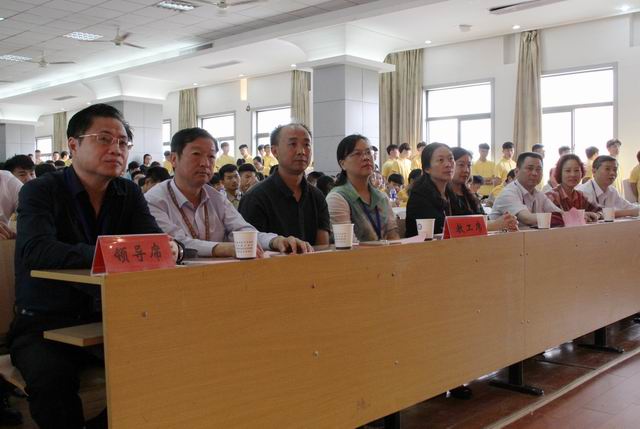調(diào)整大小 1、蒞臨比賽現(xiàn)場的領導.jpg