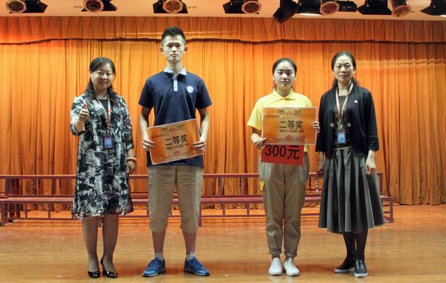 調(diào)整大小 11、蘇曉紅主任和張榮霞主任給獲得二等獎的代表隊頒獎.jpg