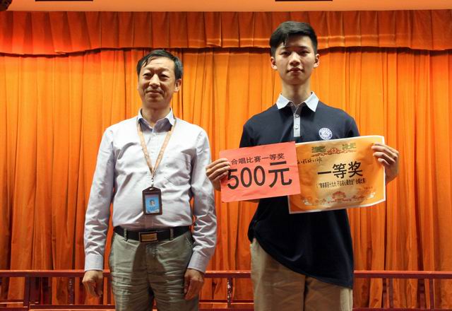 調(diào)整大小 10、吳良照書記給獲得一等獎的代表隊頒獎.jpg