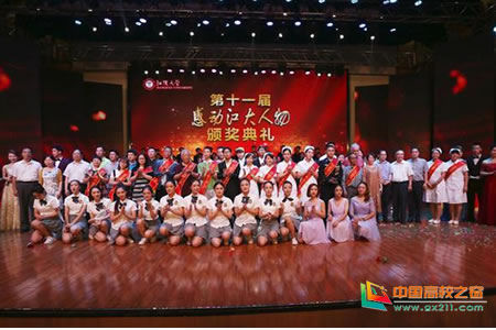 2013感动中国十大人物颁奖晚会，传递温暖与力量的盛典  2013感动中国十大人物颁奖晚会